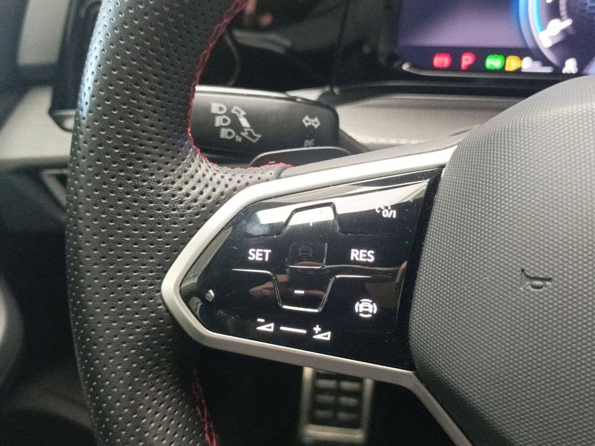 Volkswagen Golf 2.0 TSI GTI DSG (9)
