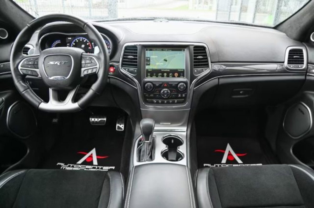 Jeep Grand Cherokee 6.4 V8 HEMI SRT (12)