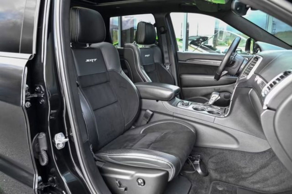 Jeep Grand Cherokee 6.4 V8 HEMI SRT (14)