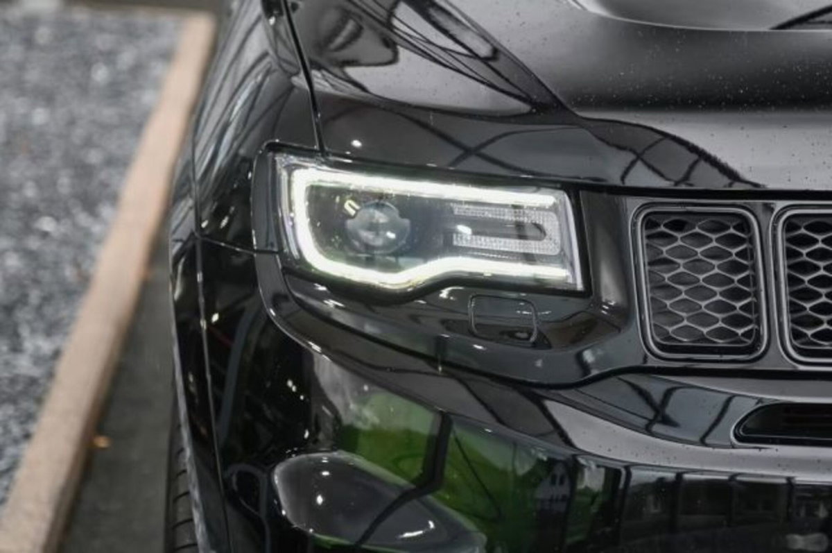 Jeep Grand Cherokee 6.4 V8 HEMI SRT (8)