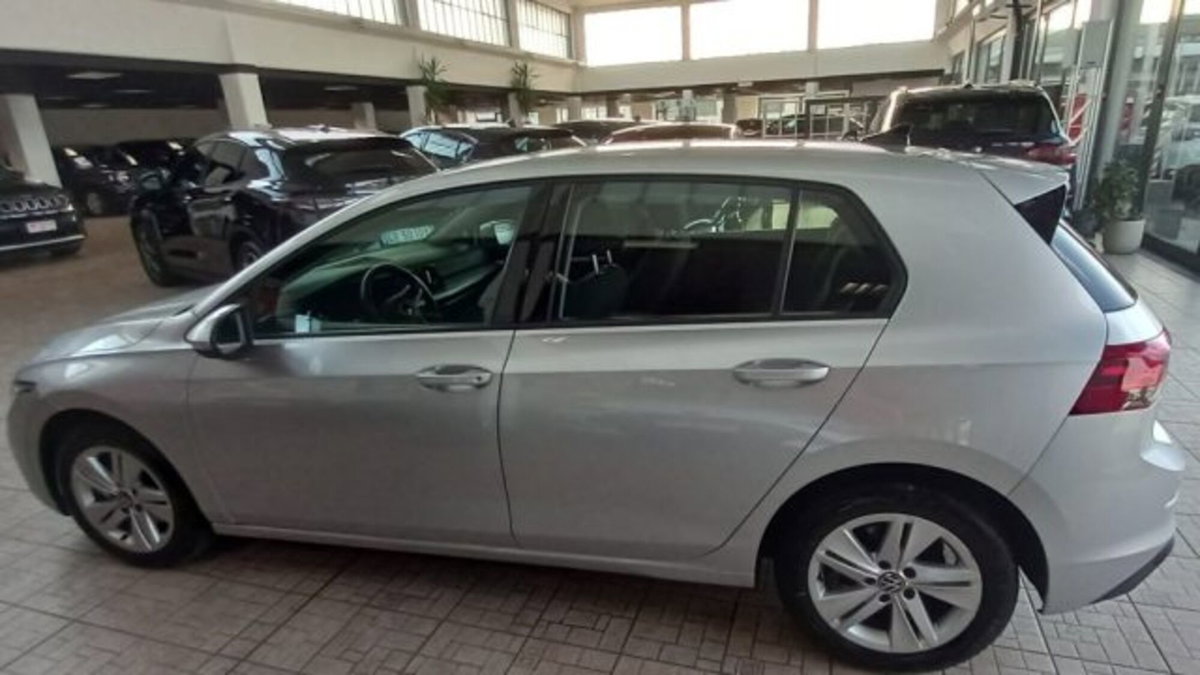 Volkswagen Golf Variant 2.0 TDI SCR DSG Life (4)