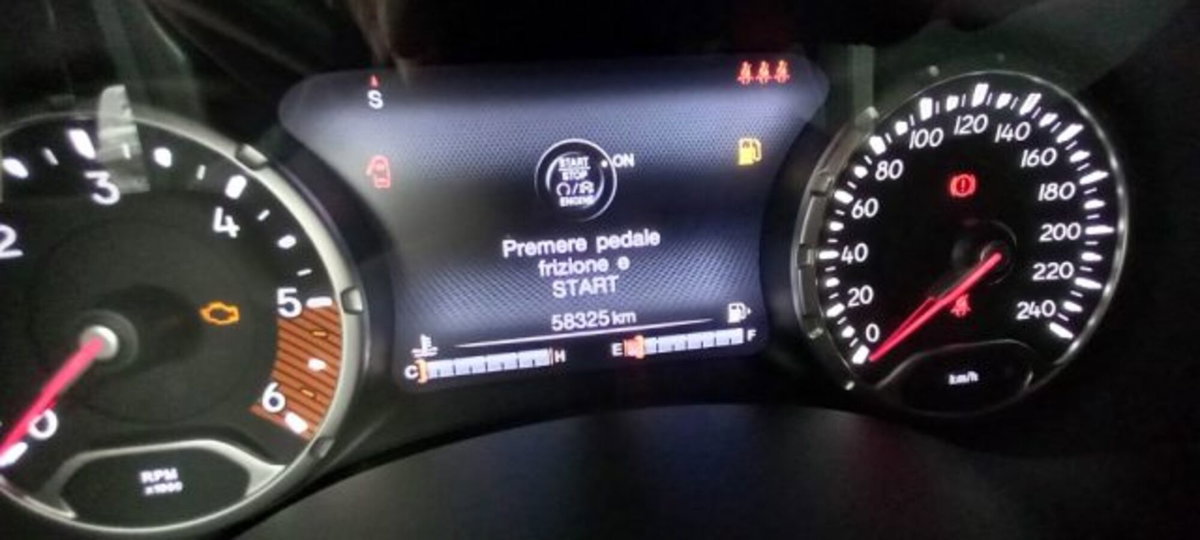 Jeep Renegade 1.6 Mjt 130 CV Limited (12)
