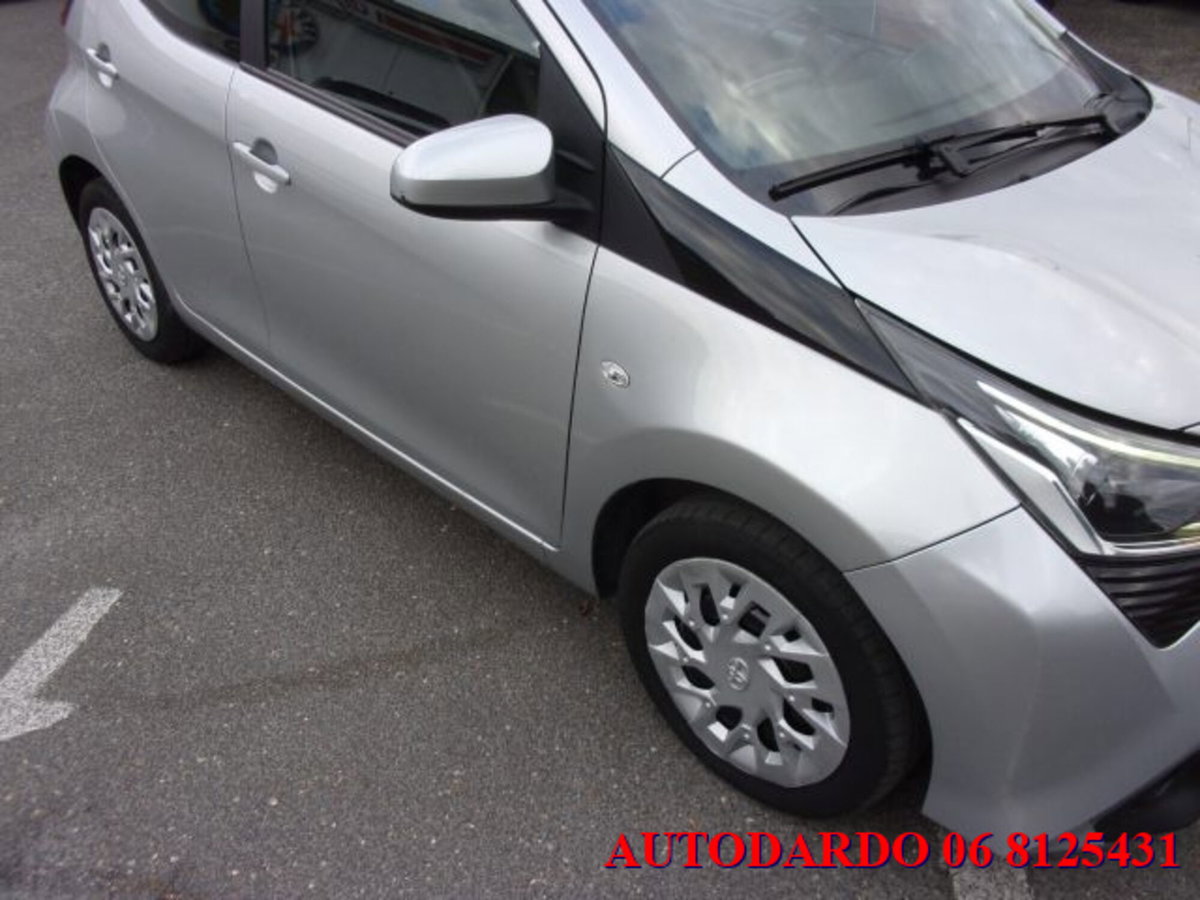 Toyota Aygo 1.0 VVT-i 69 CV 5 porte x-wave (10)