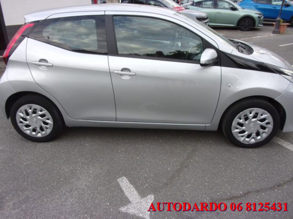 Toyota Aygo 1.0 VVT-i 69 CV 5 porte x-wave (11)