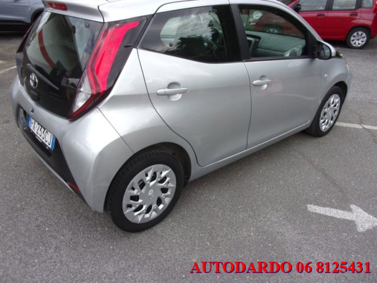 Toyota Aygo 1.0 VVT-i 69 CV 5 porte x-wave (12)
