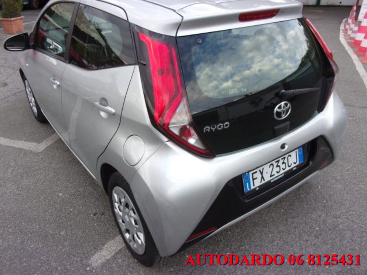 Toyota Aygo 1.0 VVT-i 69 CV 5 porte x-wave (14)