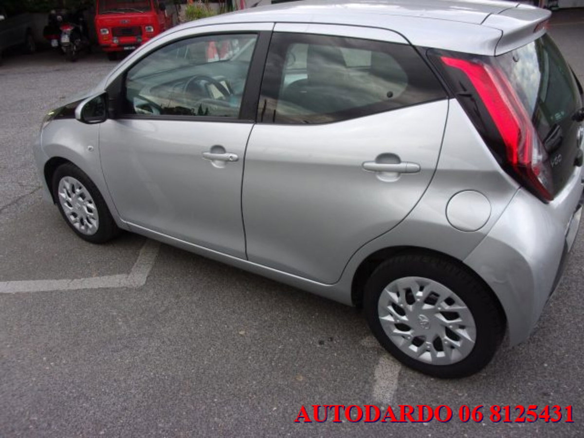 Toyota Aygo 1.0 VVT-i 69 CV 5 porte x-wave (15)