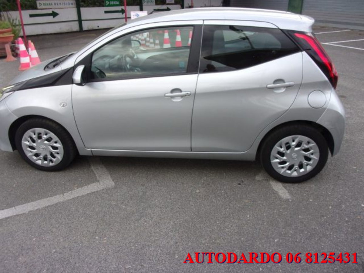 Toyota Aygo 1.0 VVT-i 69 CV 5 porte x-wave (16)