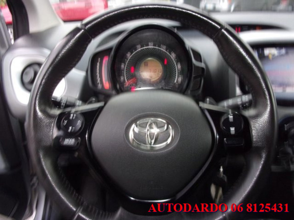 Toyota Aygo 1.0 VVT-i 69 CV 5 porte x-wave (2)