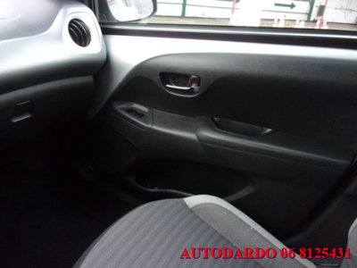 Toyota Aygo 1.0 VVT-i 69 CV 5 porte x-clusiv (6)