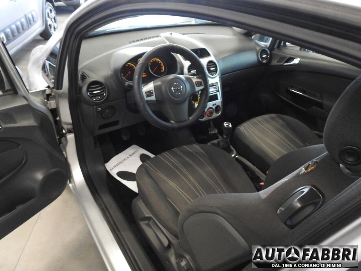 Opel Corsa 1.2 80CV 3 porte GPL-TECH Enjoy (12)