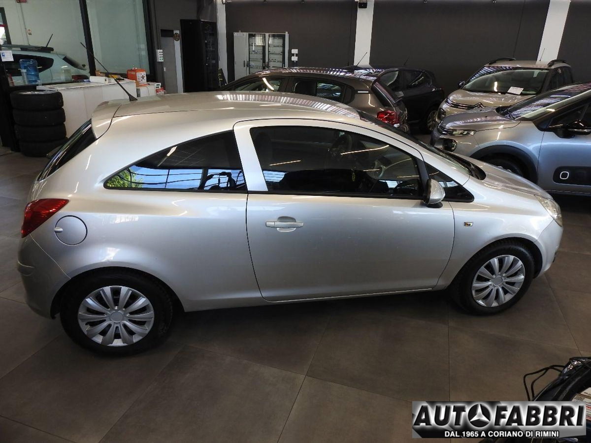 Opel Corsa 1.2 80CV 3 porte GPL-TECH Enjoy (2)