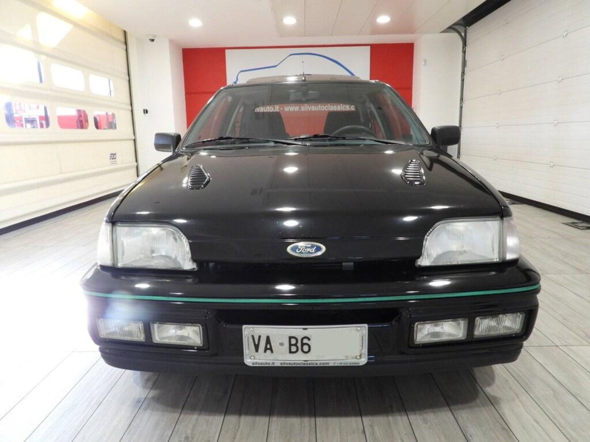 Ford Fiesta 1.6i turbo 3 porte (2)