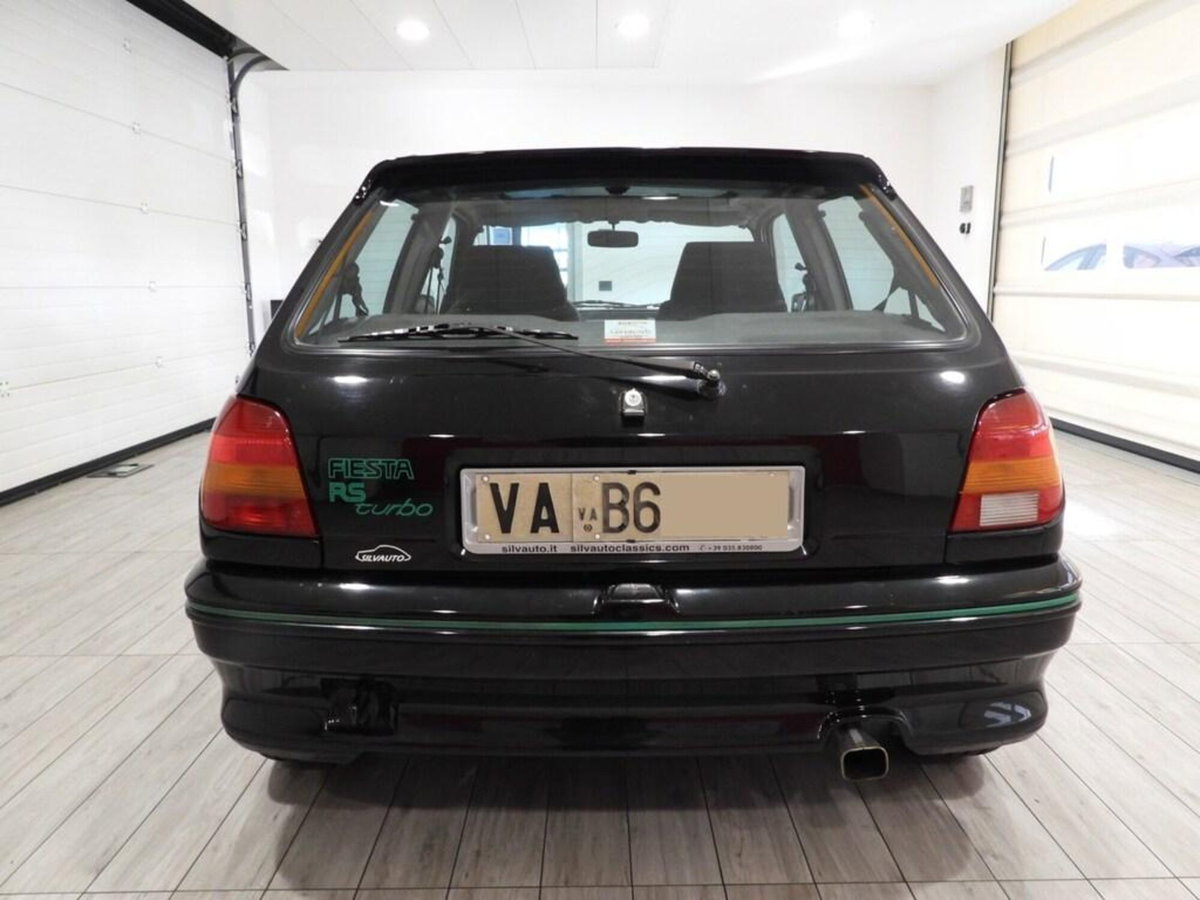 Ford Fiesta 1.6i turbo 3 porte (3)