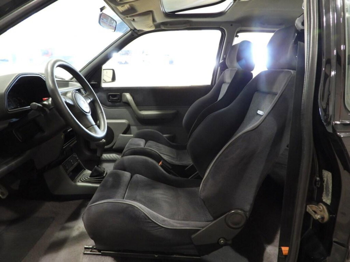Ford Fiesta 1.6i turbo 3 porte (4)