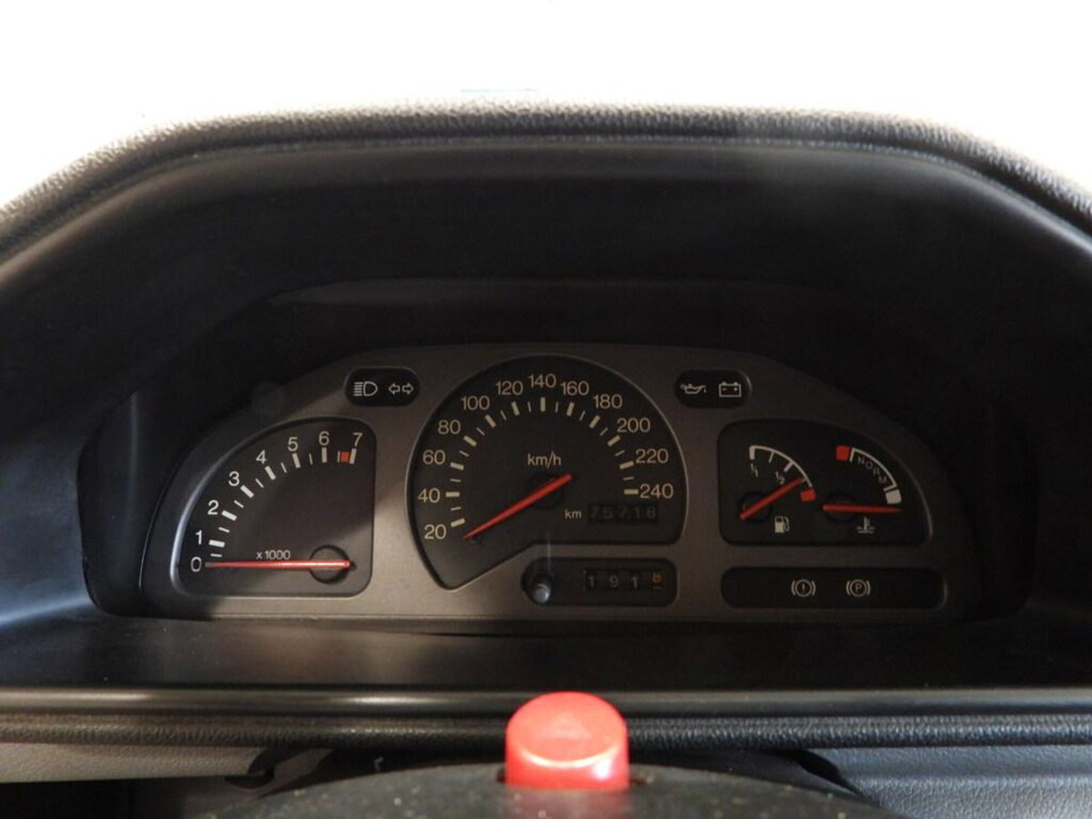 Ford Fiesta 1.6i turbo 3 porte (6)