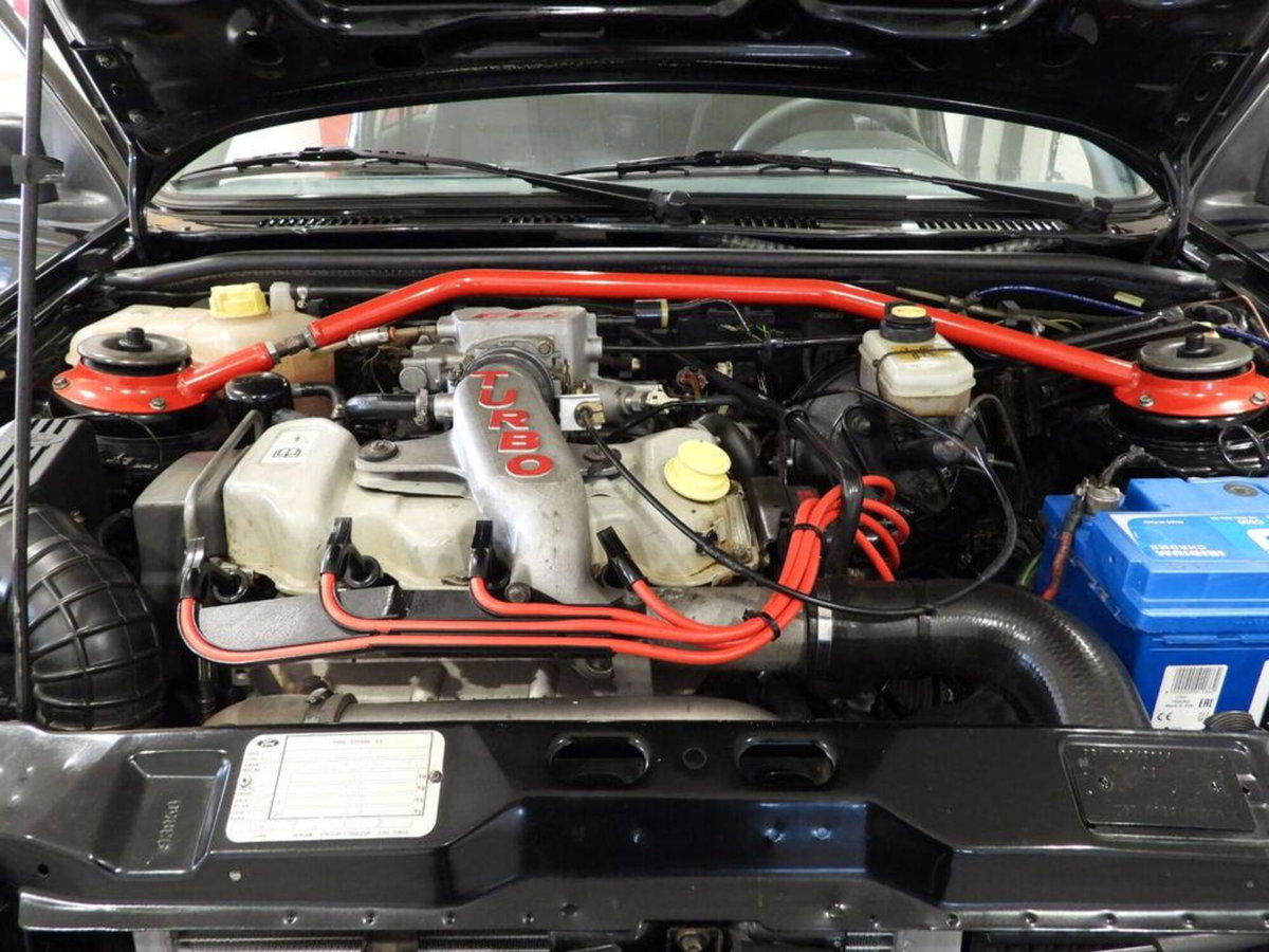 Ford Fiesta 1.6i turbo 3 porte (7)
