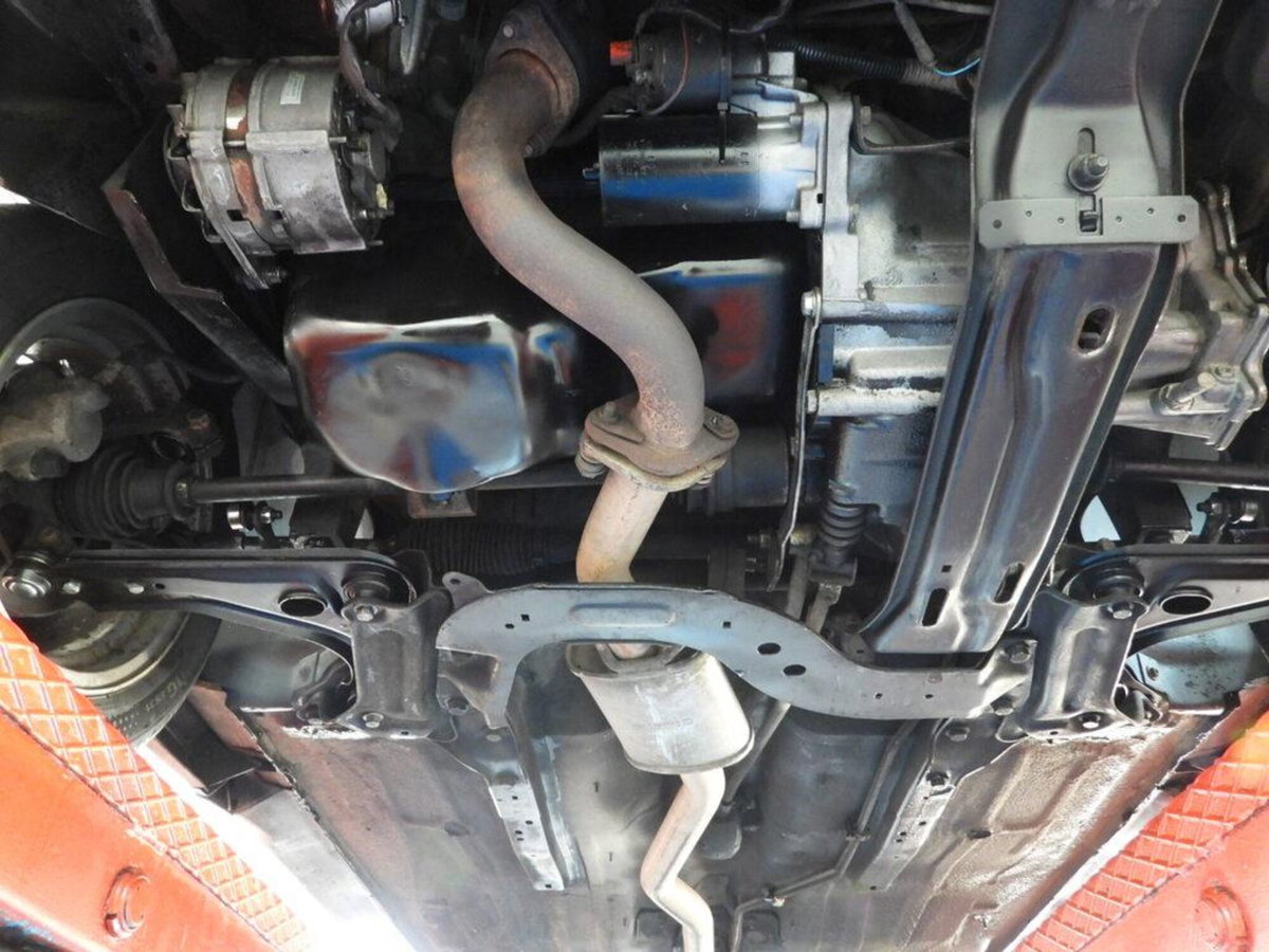 Ford Fiesta 1.6i turbo 3 porte (9)