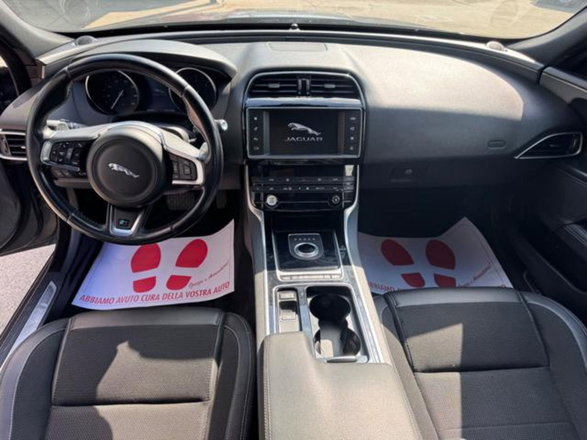 Jaguar XE 2.0 D 180 CV aut. S (9)