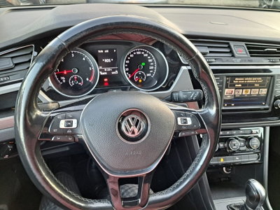 Volkswagen Touran 1.6 TDI 115 CV SCR DSG Highline BlueMotion Tech. (10)