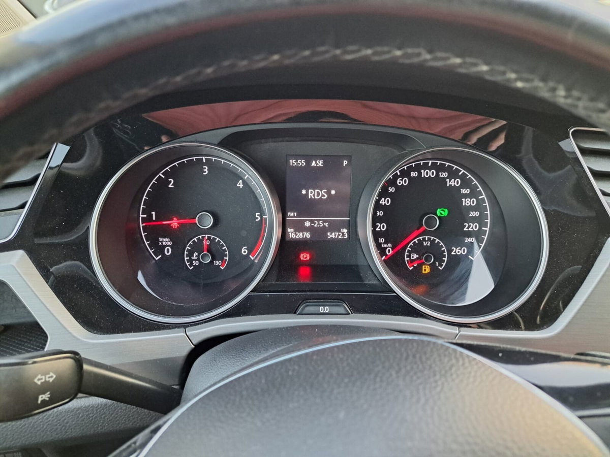 Volkswagen Touran 1.6 TDI 115 CV SCR DSG Highline BlueMotion Tech. (13)