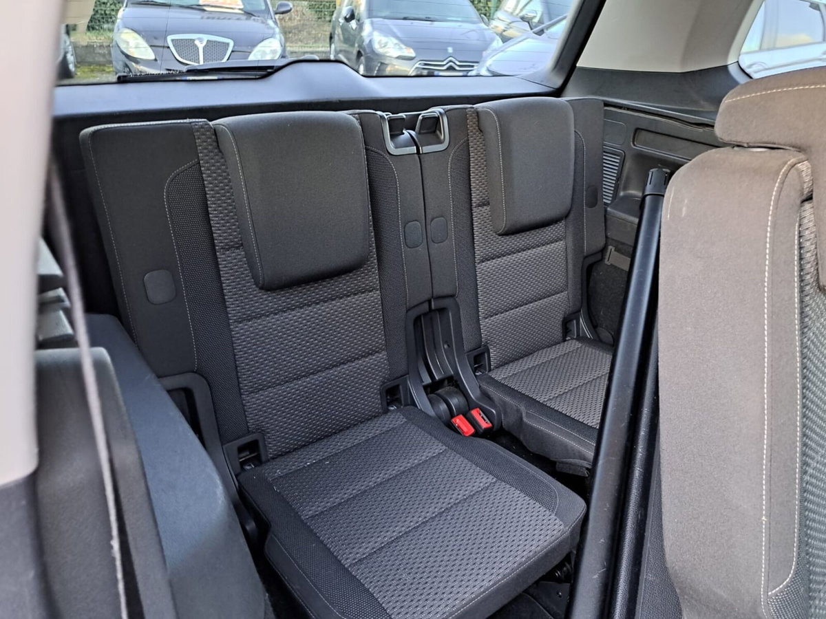Volkswagen Touran 1.6 TDI 115 CV SCR DSG Highline BlueMotion Tech. (18)