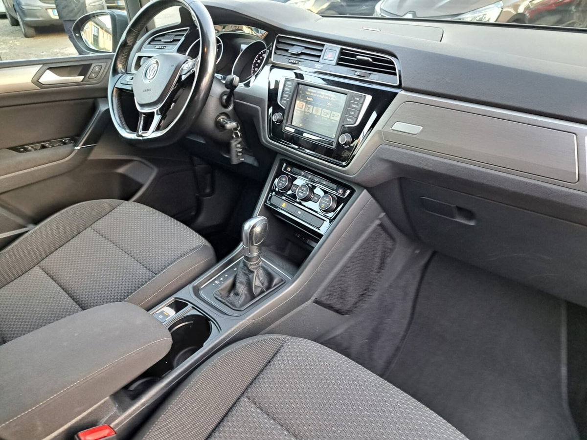 Volkswagen Touran 1.6 TDI 115 CV SCR DSG Highline BlueMotion Tech. (19)