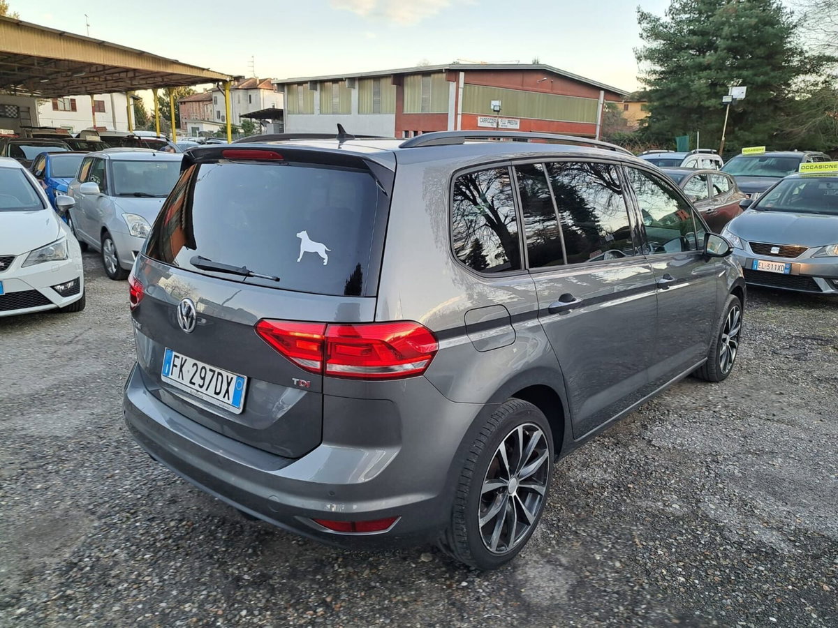Volkswagen Touran 1.6 TDI 115 CV SCR DSG Highline BlueMotion Tech. (2)