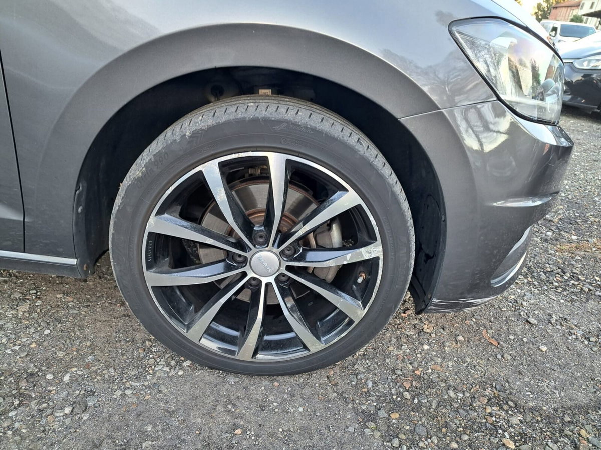 Volkswagen Touran 1.6 TDI 115 CV SCR DSG Highline BlueMotion Tech. (8)