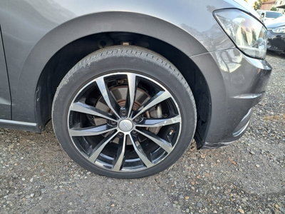 Volkswagen Touran 1.6 TDI 115 CV SCR DSG Highline BlueMotion Tech. (8)
