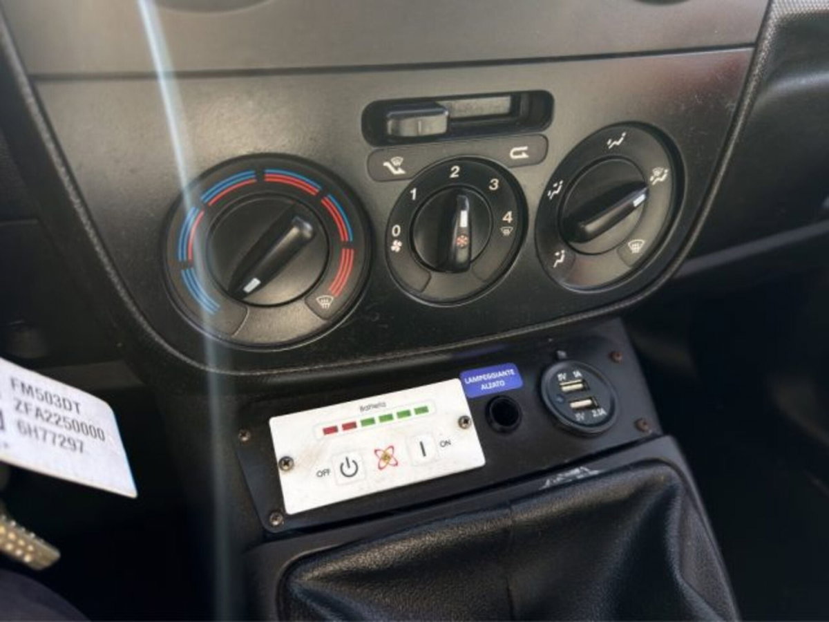 Fiat Fiorino 1.3 MJT 95CV Combinato (14)