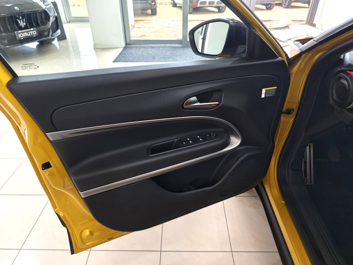 Jeep Avenger 1.2 turbo Summit fwd 100cv (11)