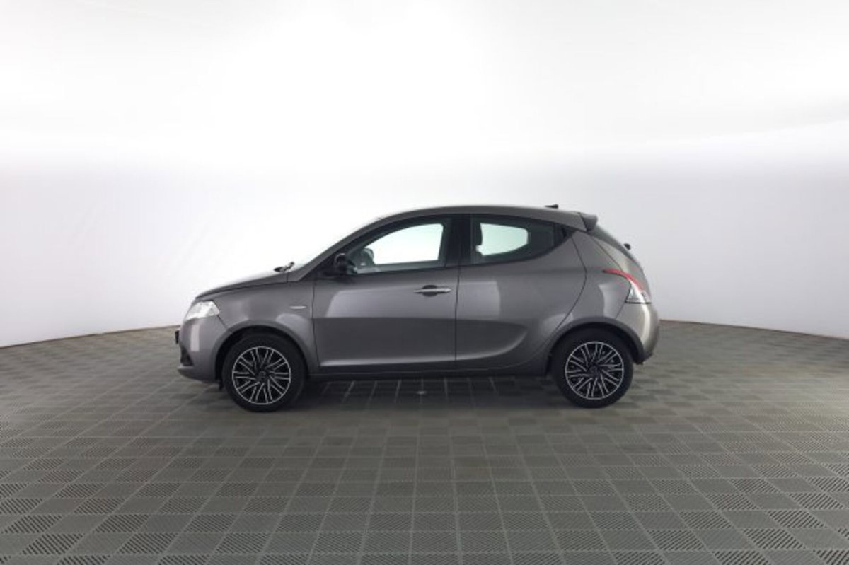 Lancia Ypsilon 1.0 FireFly 5 porte S&S Hybrid Silver Plus (7)
