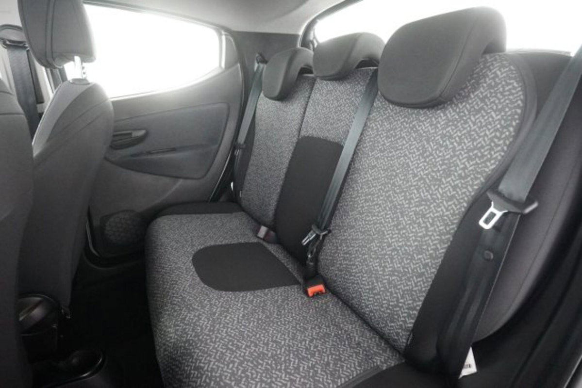 Lancia Ypsilon 1.0 FireFly 5 porte S&S Hybrid Silver Plus (11)