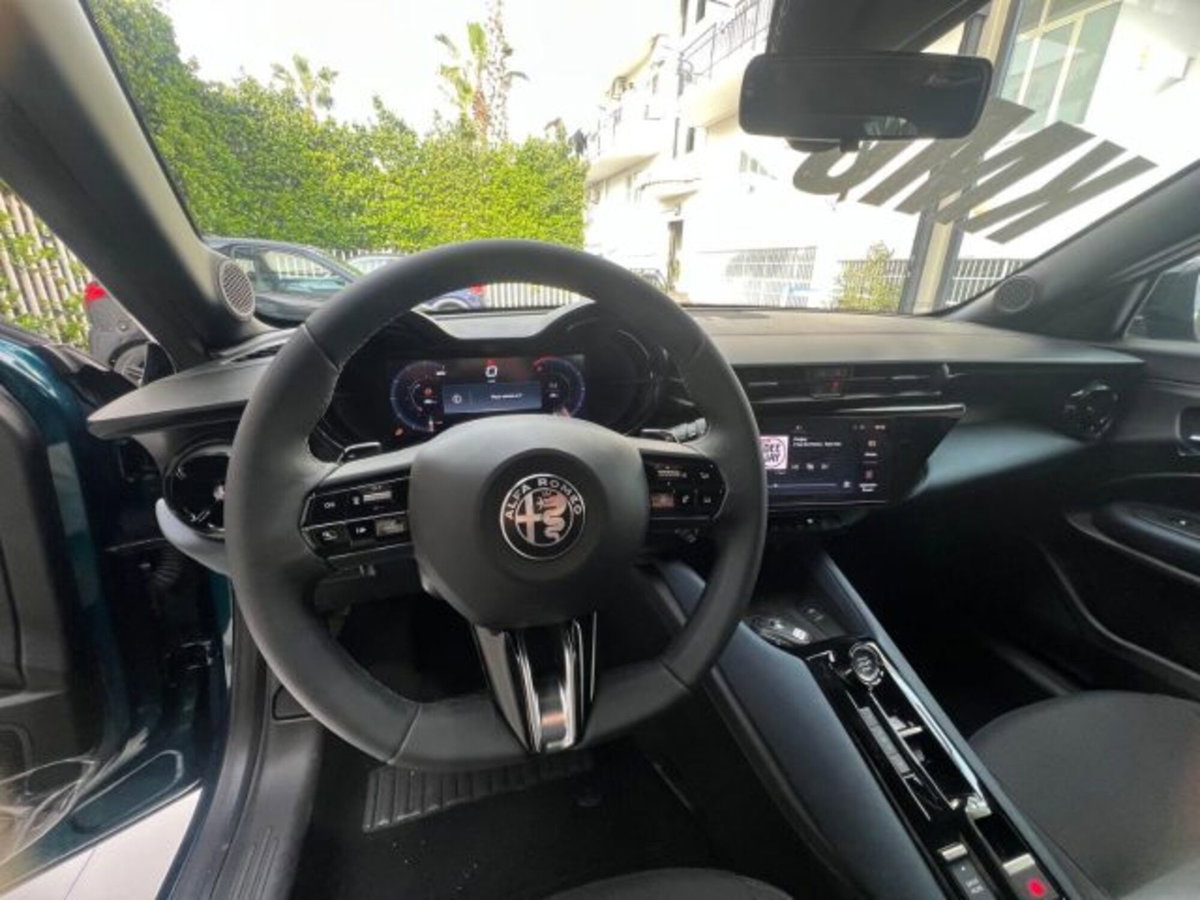 Alfa Romeo Junior 1.2 ibrida 145cv edct6 (17)