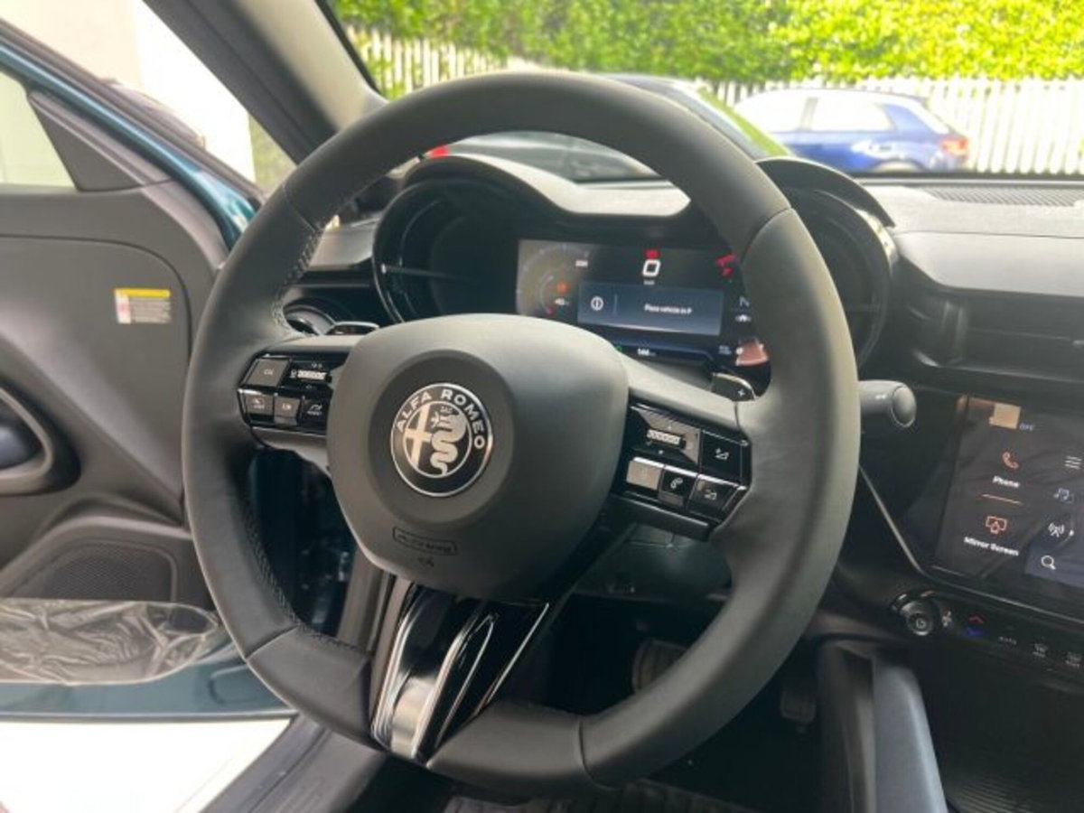 Alfa Romeo Junior 1.2 ibrida 145cv edct6 (18)