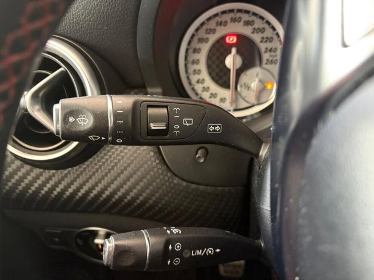 Mercedes-Benz Classe A 200 CDI Premium (17)