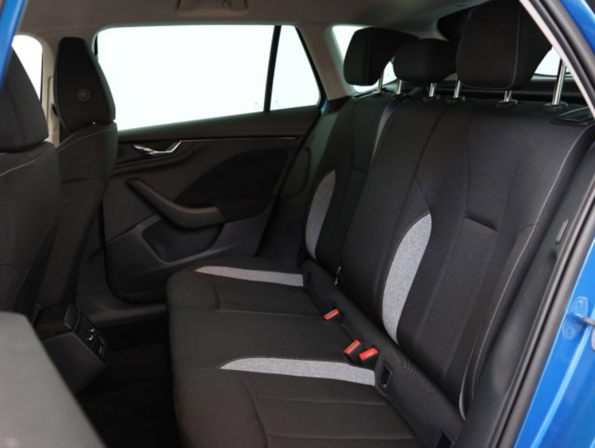 Skoda Kamiq 1.0 tsi Selection 115cv (10)