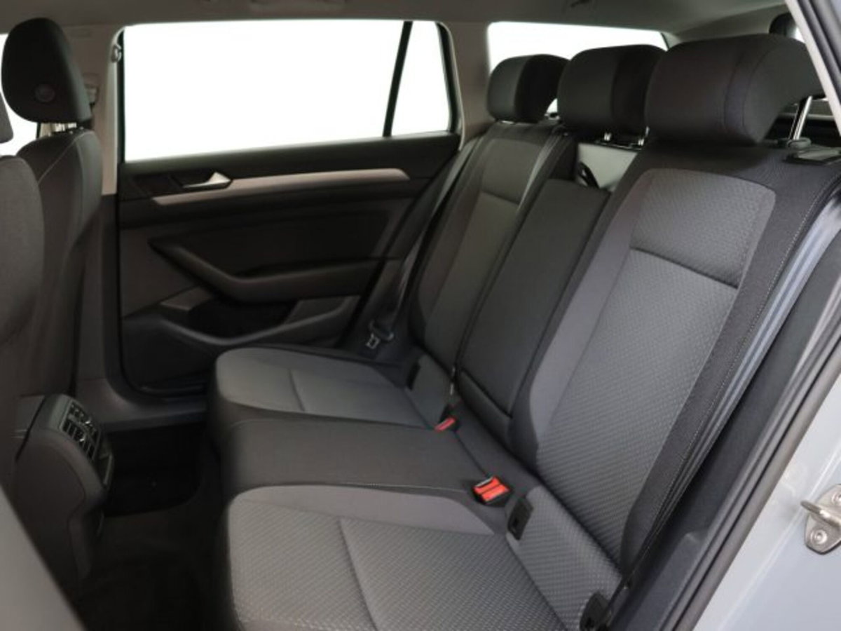 Volkswagen Passat Variant 1.5 TSI ACT DSG Business (10)