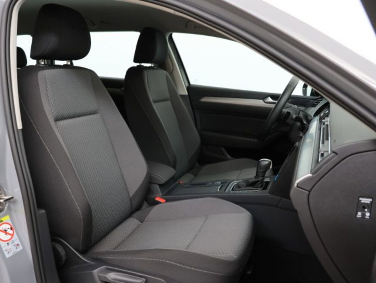 Volkswagen Passat Variant 1.5 TSI ACT DSG Business (11)