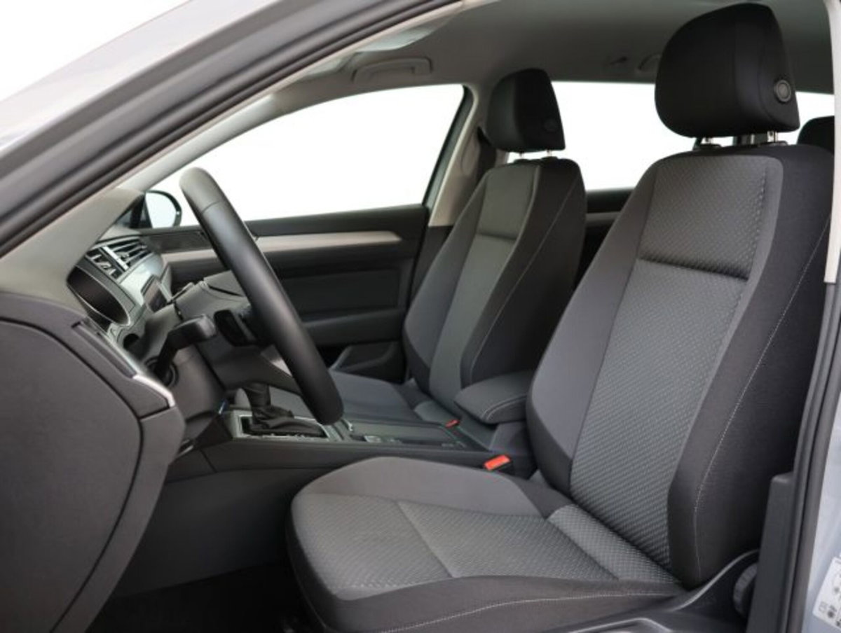 Volkswagen Passat Variant 1.5 TSI ACT DSG Business (8)