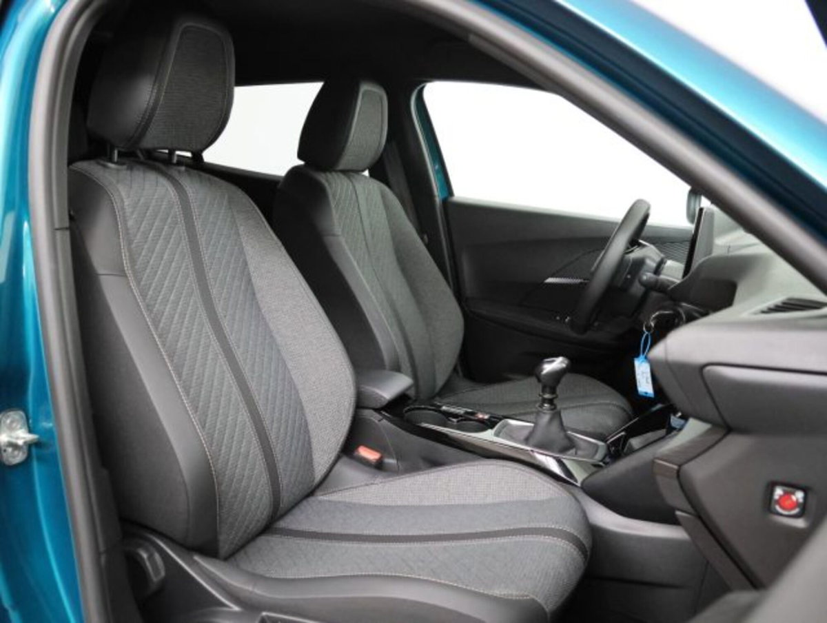 Peugeot 2008 PureTech 100 S&S Allure (11)