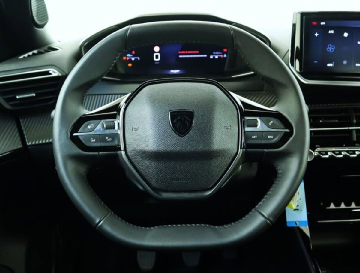 Peugeot 2008 PureTech 100 S&S Allure (14)