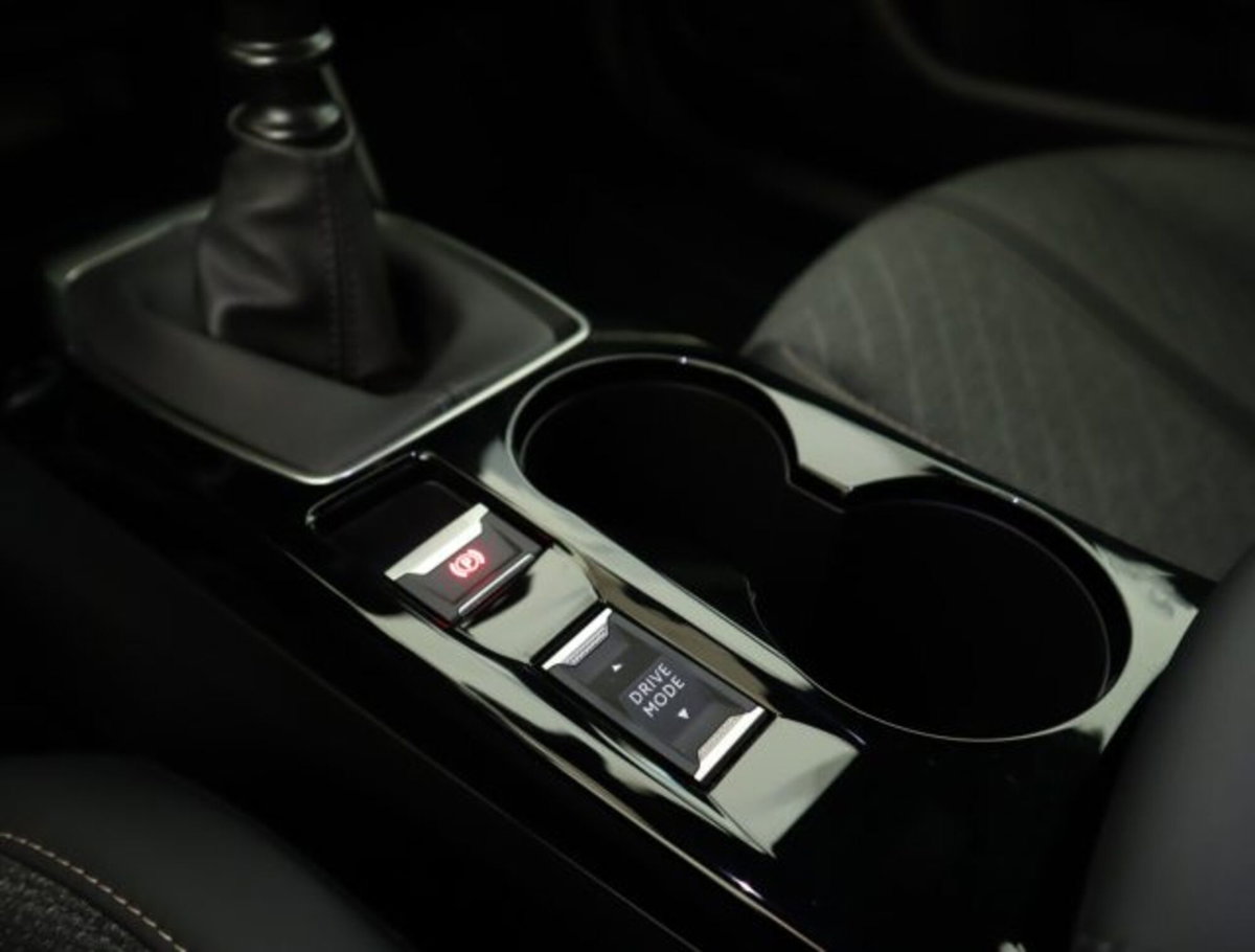 Peugeot 2008 PureTech 100 S&S Allure (18)
