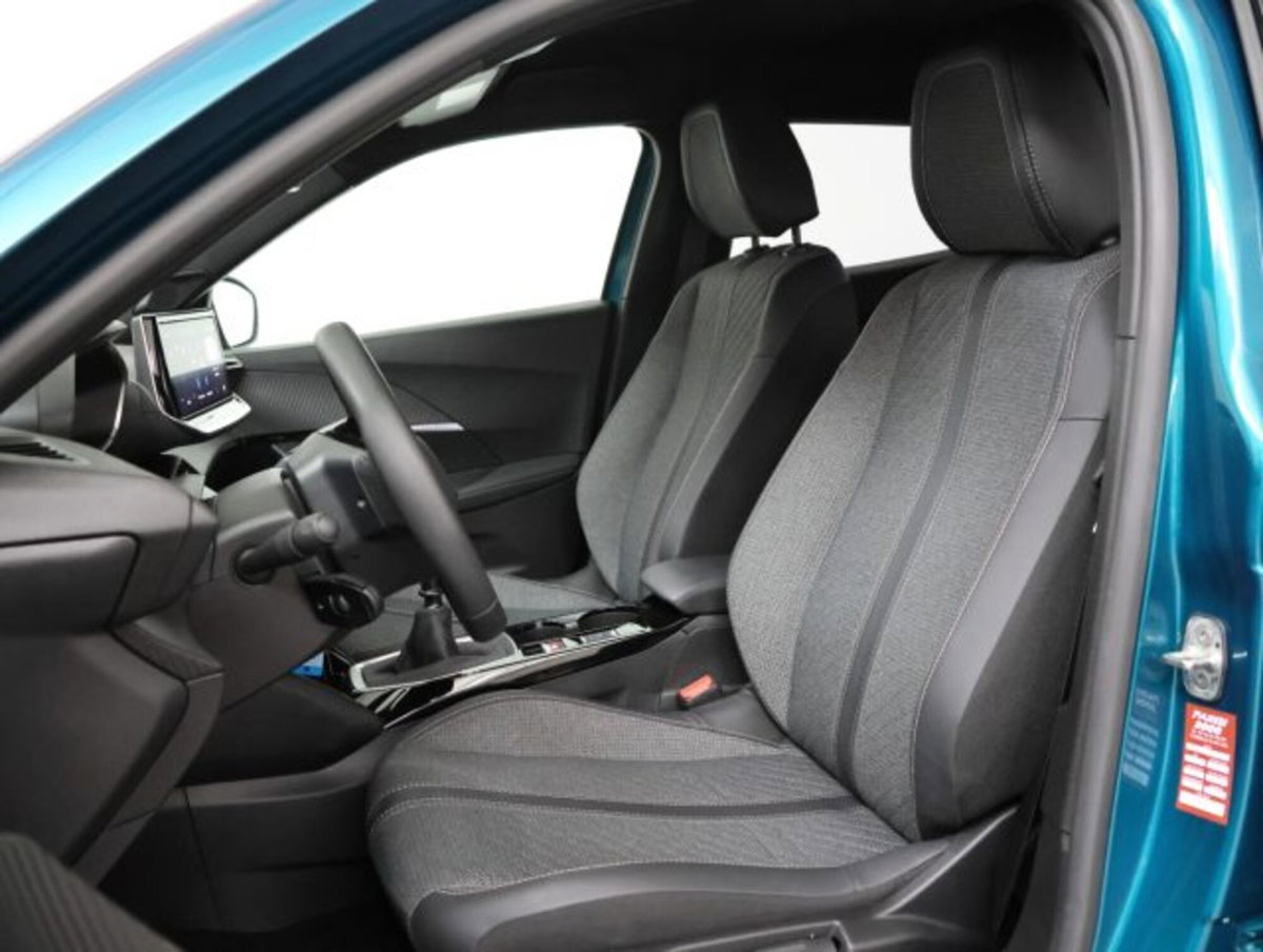 Peugeot 2008 PureTech 100 S&S Allure (8)