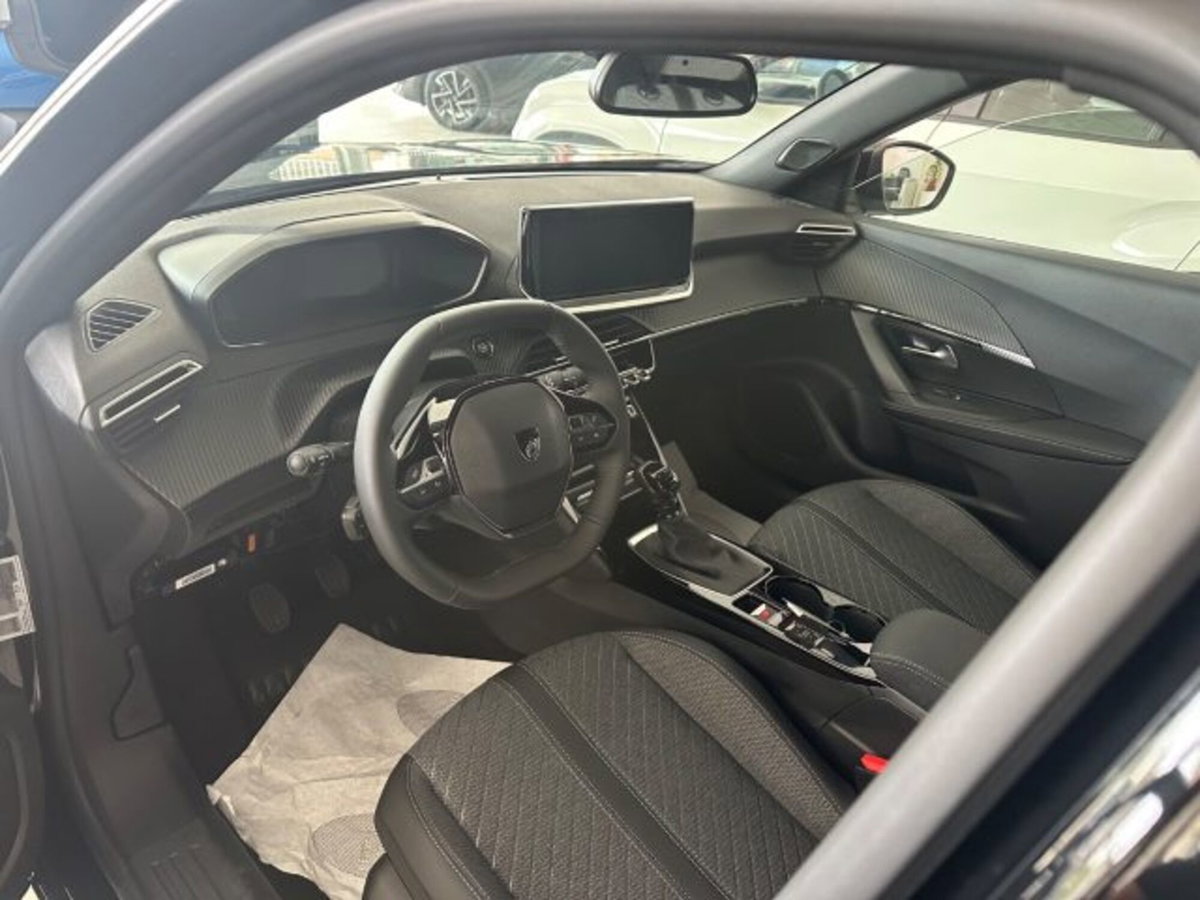 Peugeot 2008 PureTech 100 S&S Allure (5)