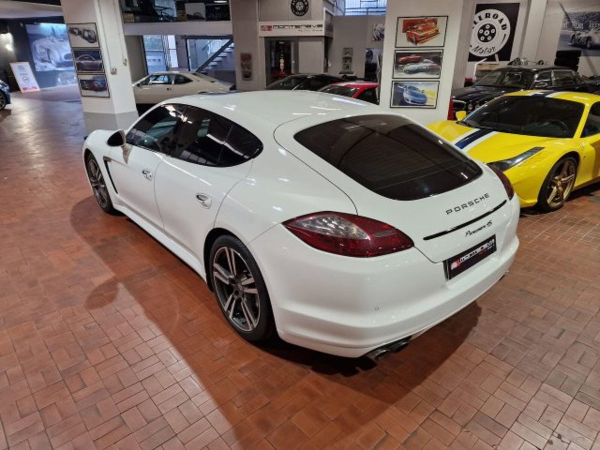 Porsche Panamera 4.8 4S (4)