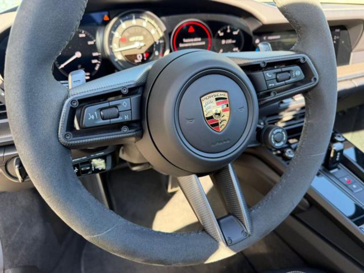 Porsche 911 Cabrio Targa 3.0 4 GTS (7)