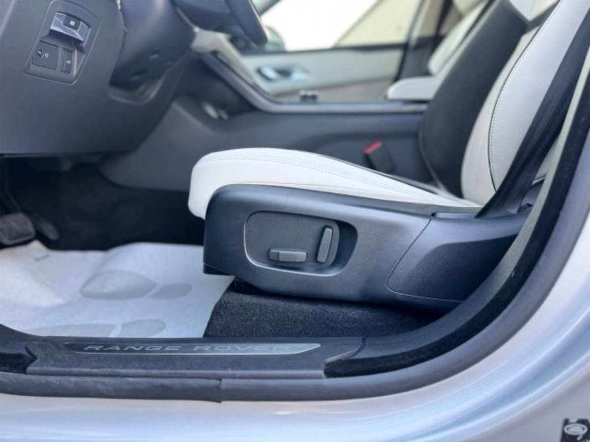 Land Rover Range Rover Velar 2.0D I4 240 CV (18)