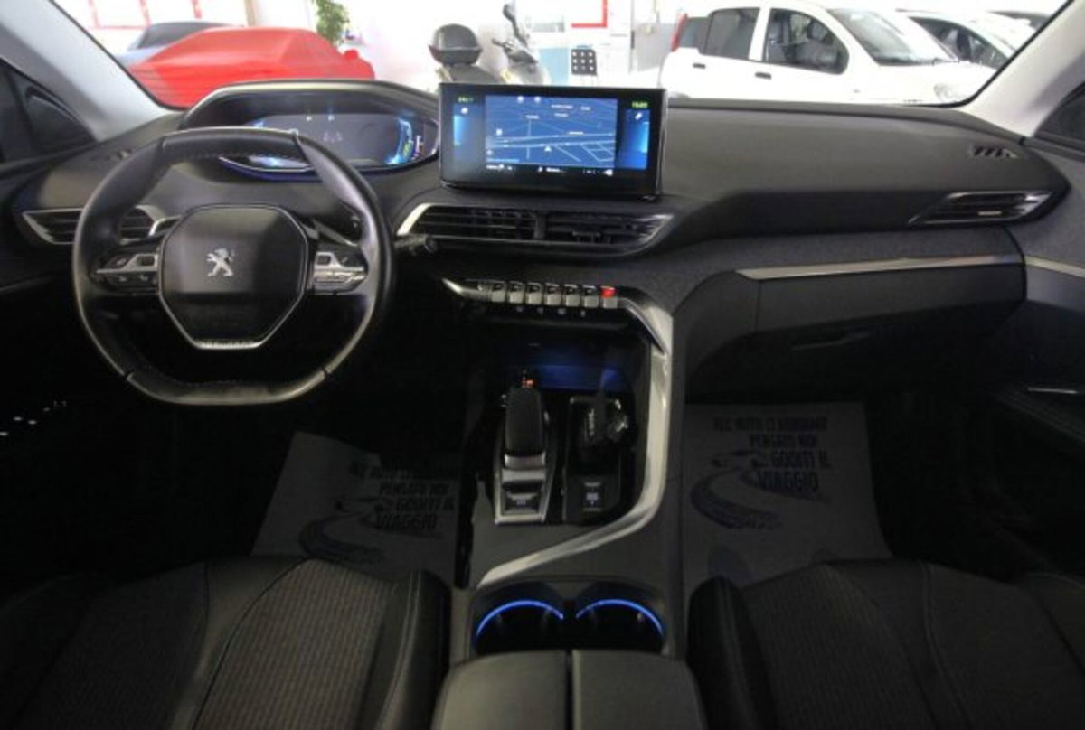 Peugeot 3008 Hybrid 225 e-EAT8 Allure Pack (11)